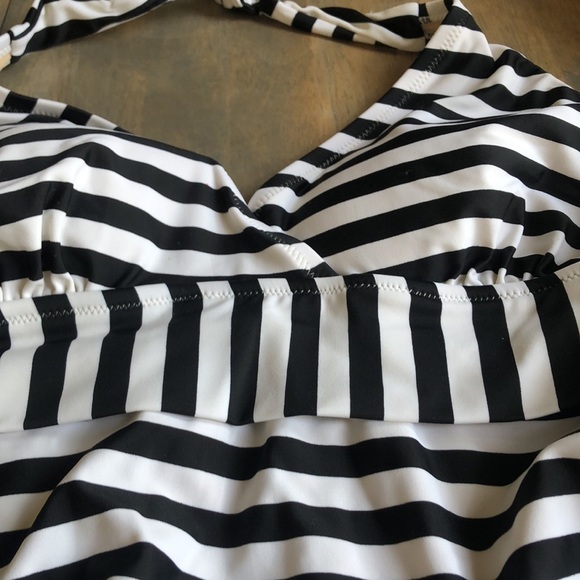 Motherhood Maternity Beach Bump black white stripe one piece swimsuit Large New - Picture 7 of 13